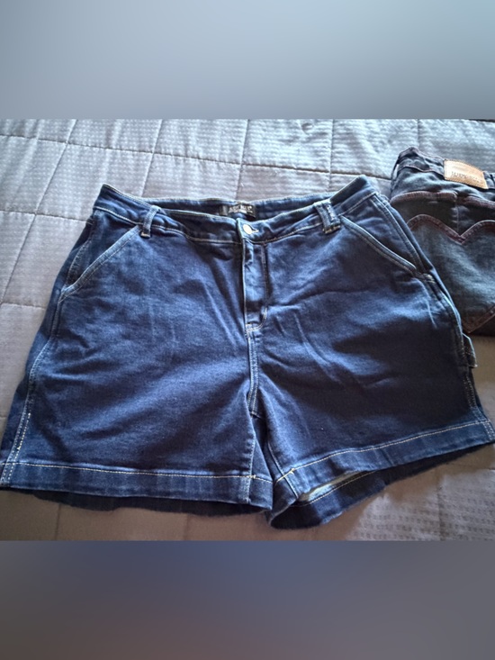 NWOT Two Pairs Women’s Judy Blue Denim Shorts Size 2XL - Picture 2 of 13
